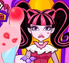 Monster High Games, Draculaura Foot Injury, Games-kids.com